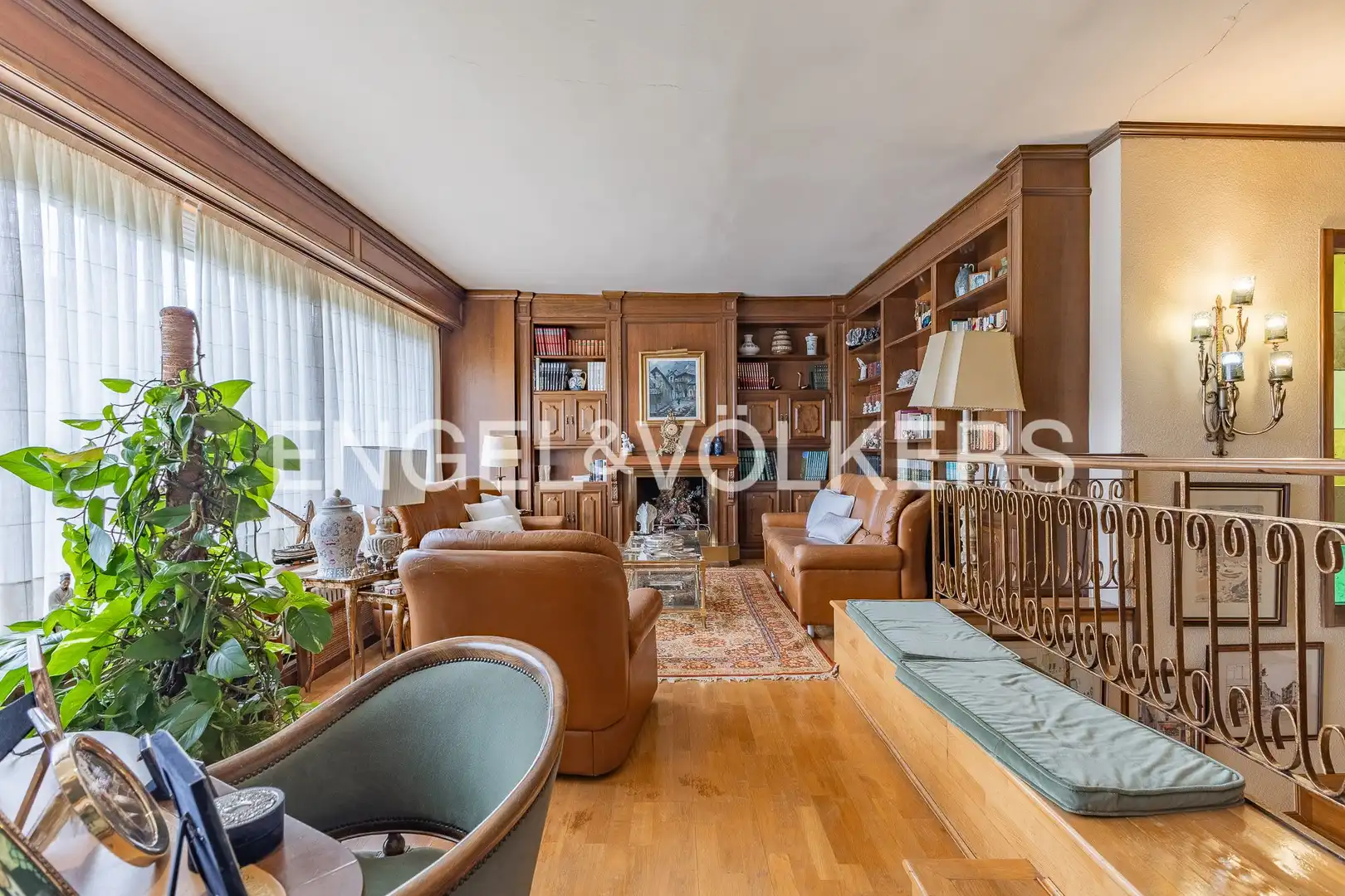 Sala d'estar de Casa o xalet en venda en Cerdanyola del Vallès amb Calefacció, Jardí privat i Parquet