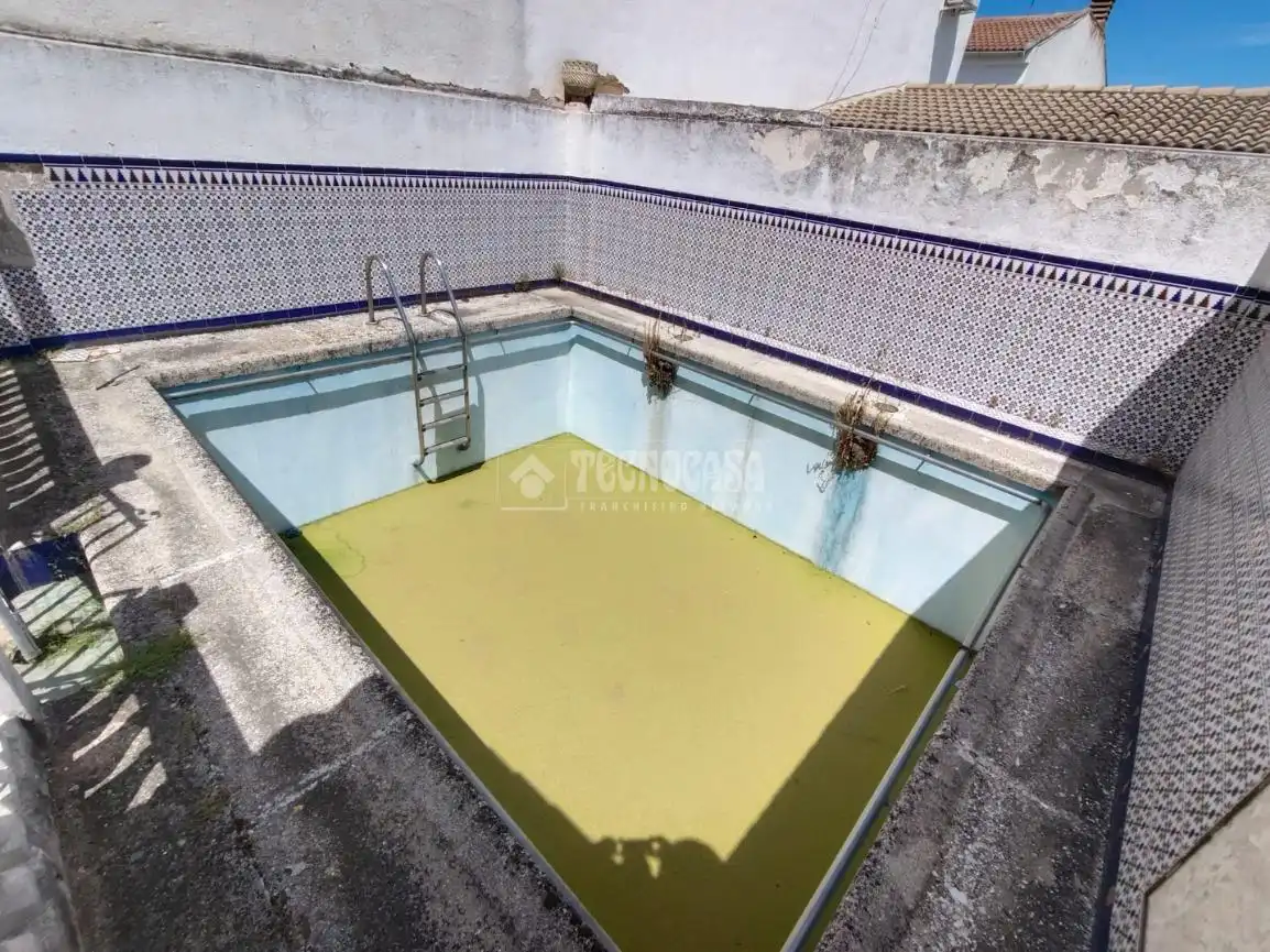 Piscina de Casa adosada en venda en Mengíbar amb Piscina