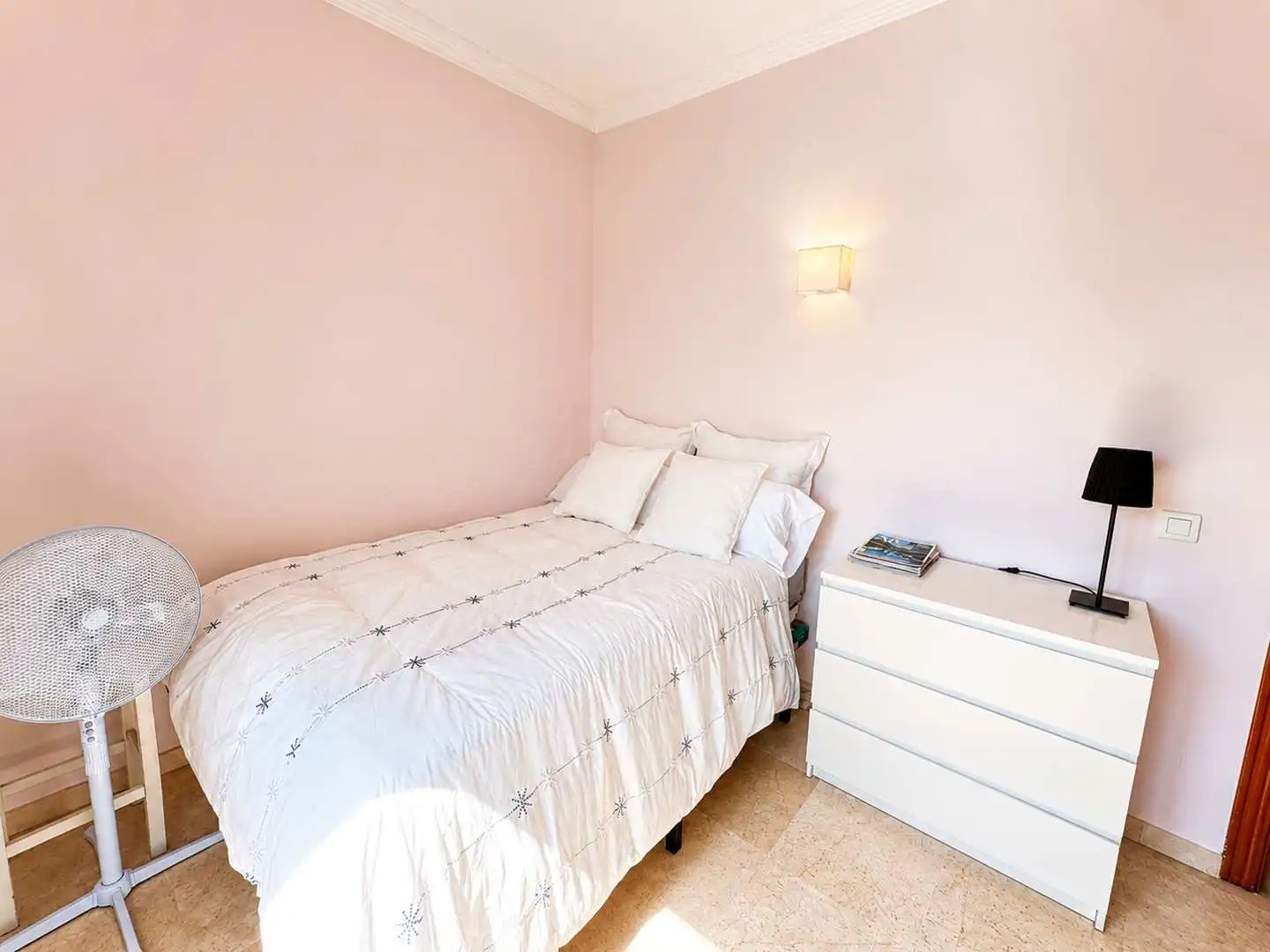 Habitación de Dúplex en venta en Manilva con Aire acondicionado, Calefacción y Terraza