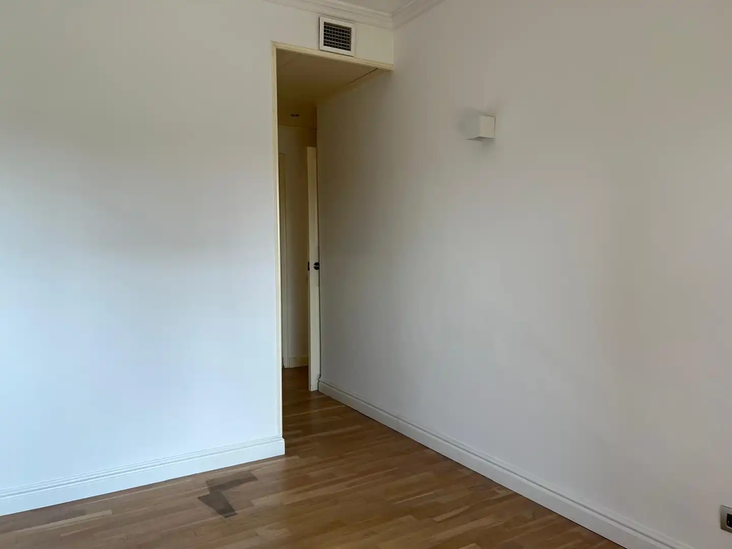 Flat for rent in Barcelona  with Air Conditioner, Heating and Private garden