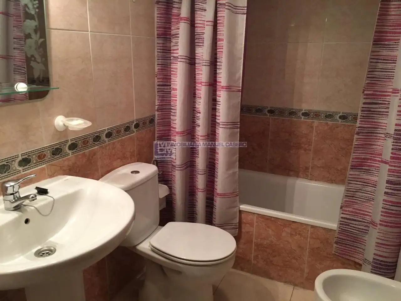 Baño de Apartamento en venta en Cáceres con Calefacción y Amueblado