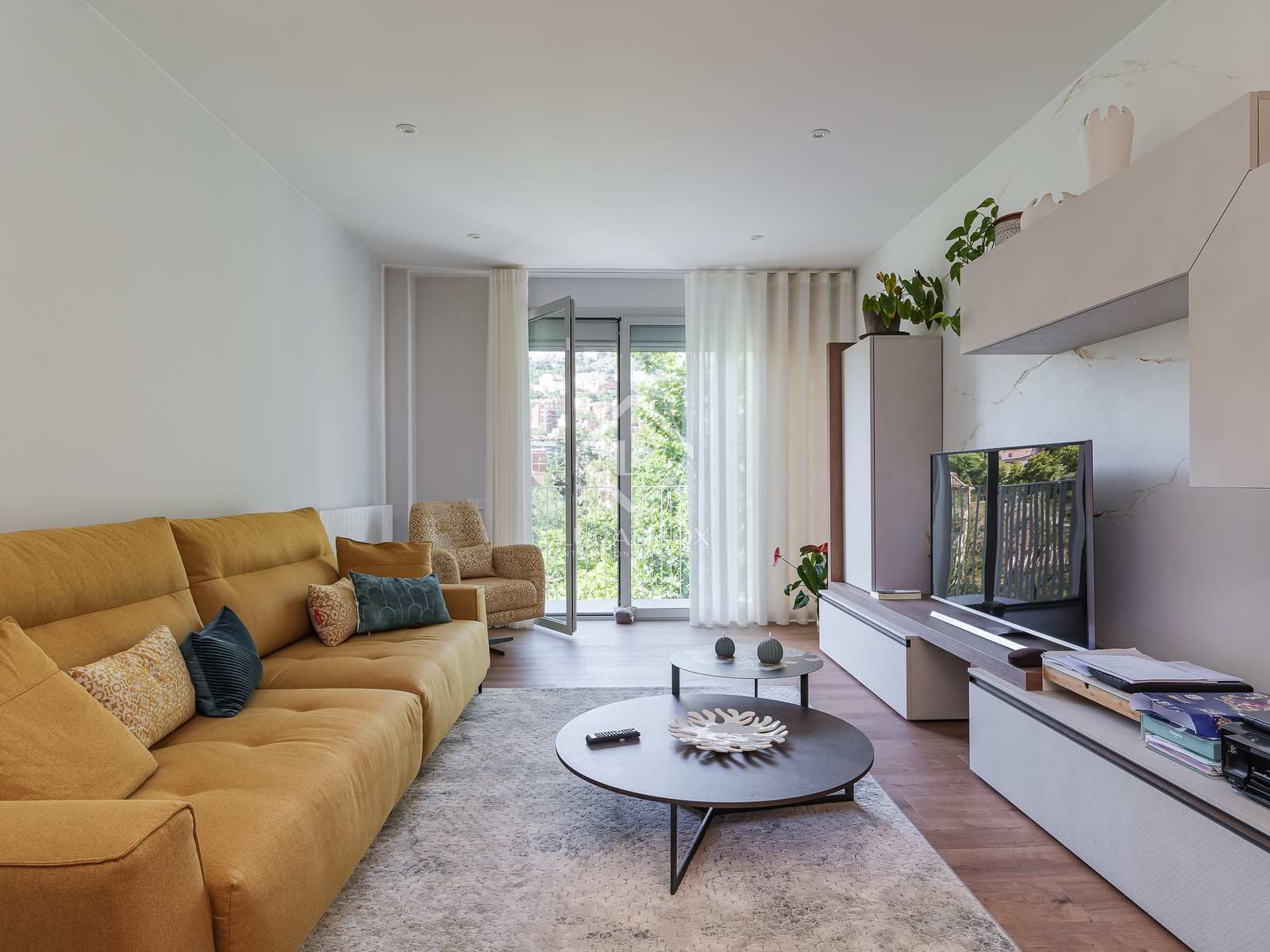 Living room of Flat for sale in  Barcelona Capital  with Air Conditioner, Heating and Parquet flooring