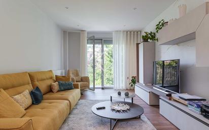 Living room of Flat for sale in  Barcelona Capital  with Air Conditioner, Heating and Parquet flooring