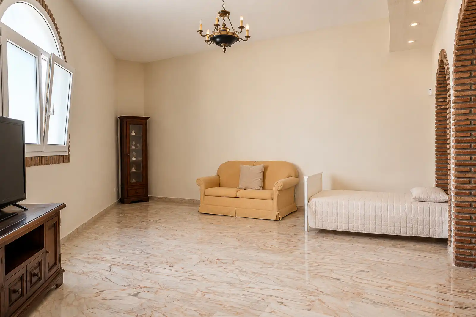 Living room of Detached homes for sale in Benalmádena  with Air Conditioner, Private garden and Terrace