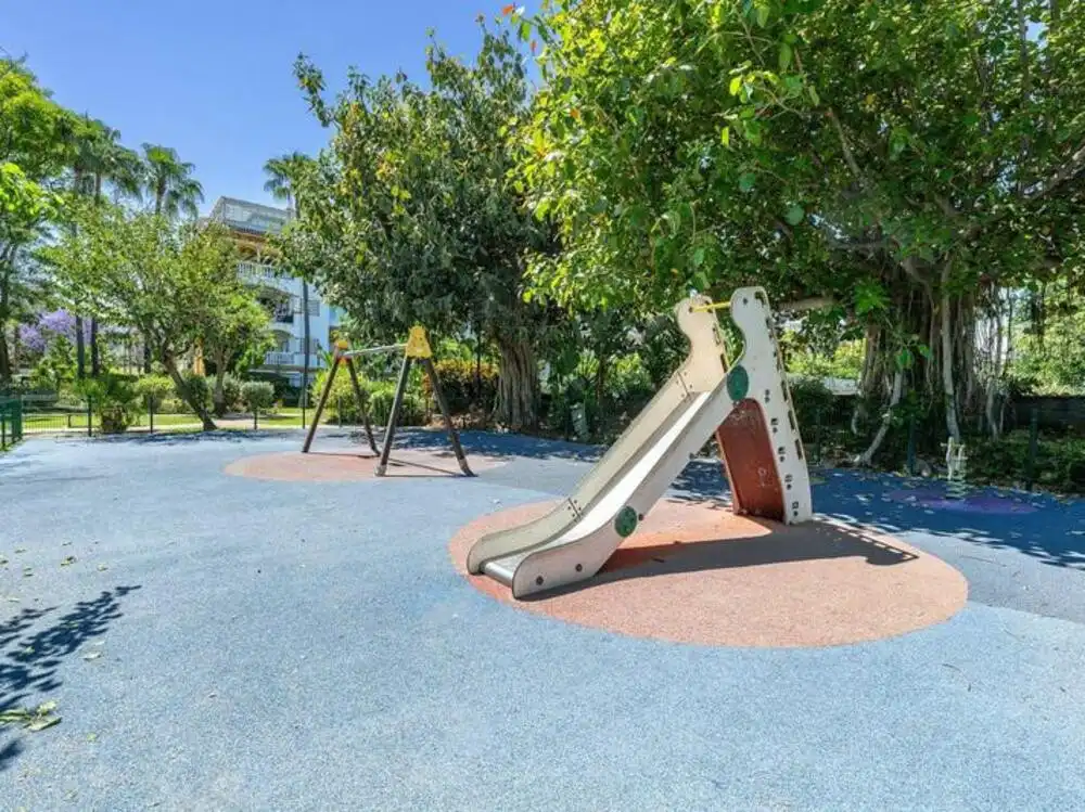 Vista exterior de Planta baixa de lloguer en Marbella amb Terrassa, Piscina i Piscina comunitària