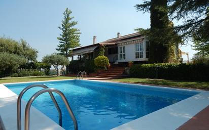 Jardí de Casa o xalet en venda en Santa Cruz del Retamar amb Terrassa i Piscina