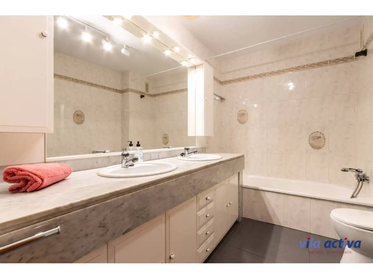 Baño de Dúplex en venta en Terrassa con Aire acondicionado, Calefacción y Terraza