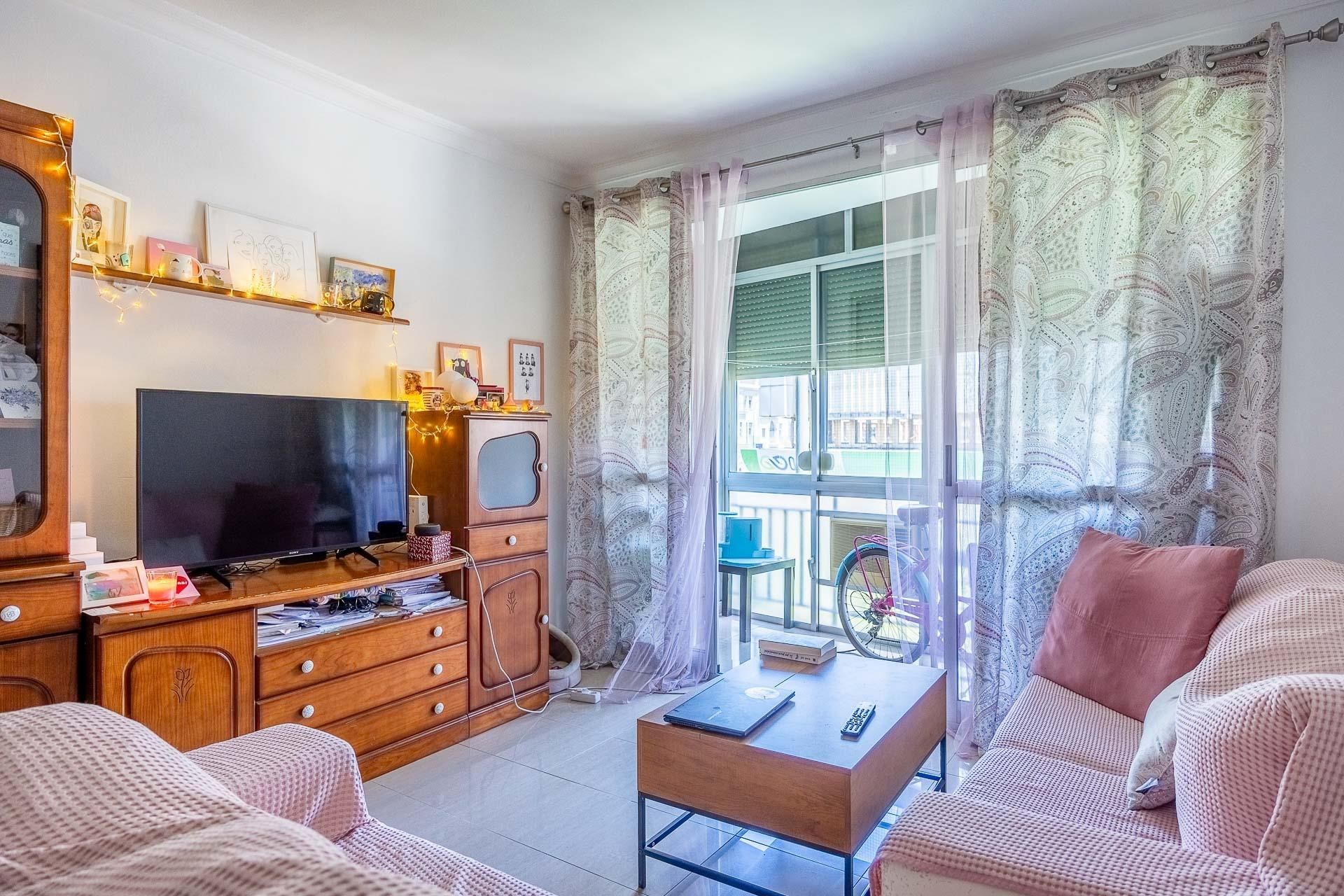 Sala de estar de Piso en venta en  Sevilla Capital con Aire acondicionado