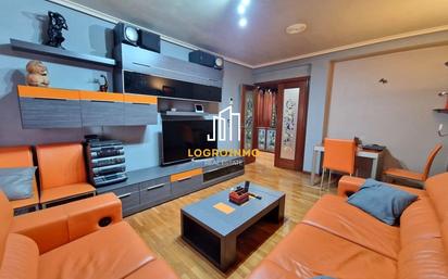 Living room of Flat for sale in  Logroño  with Air Conditioner, Heating and Storage room