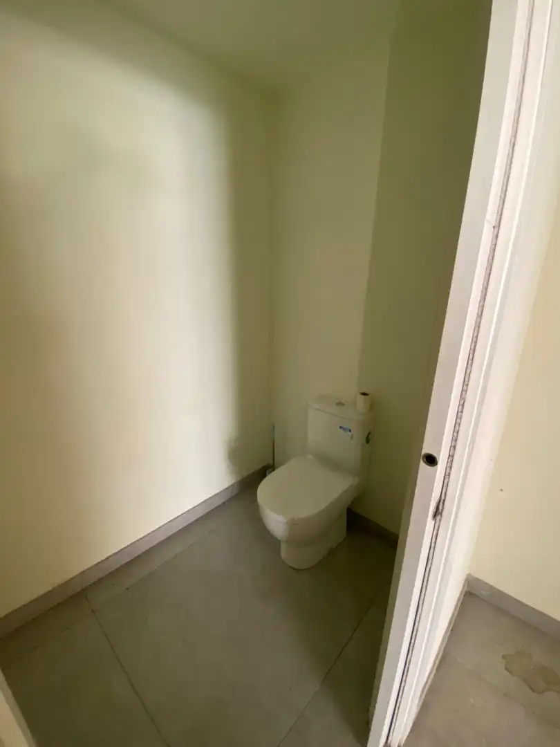 Baño de Local de alquiler en Mairena del Aljarafe