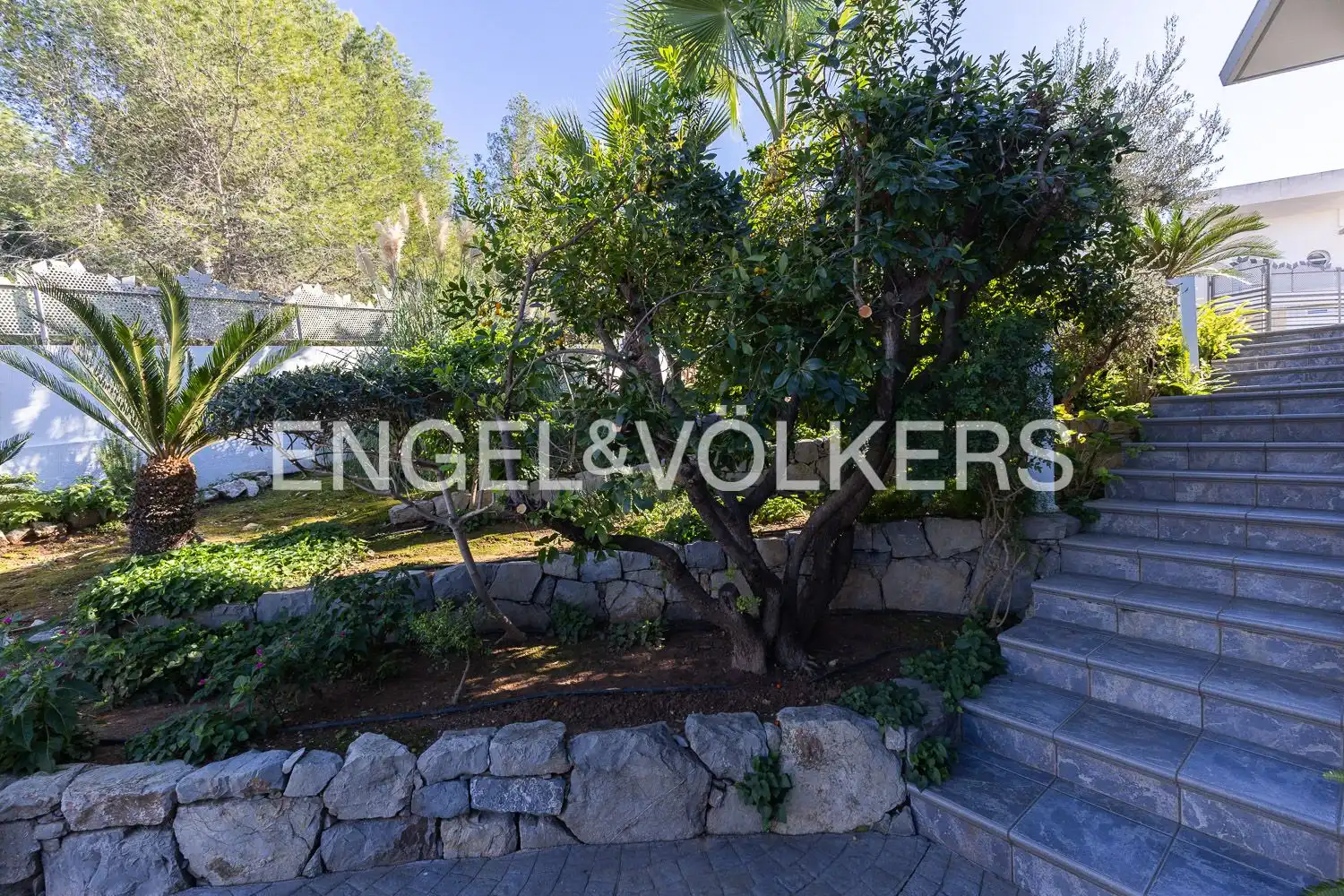 Garden of Houses for sale in Carcaixent  with Air Conditioner, Heating and Private garden