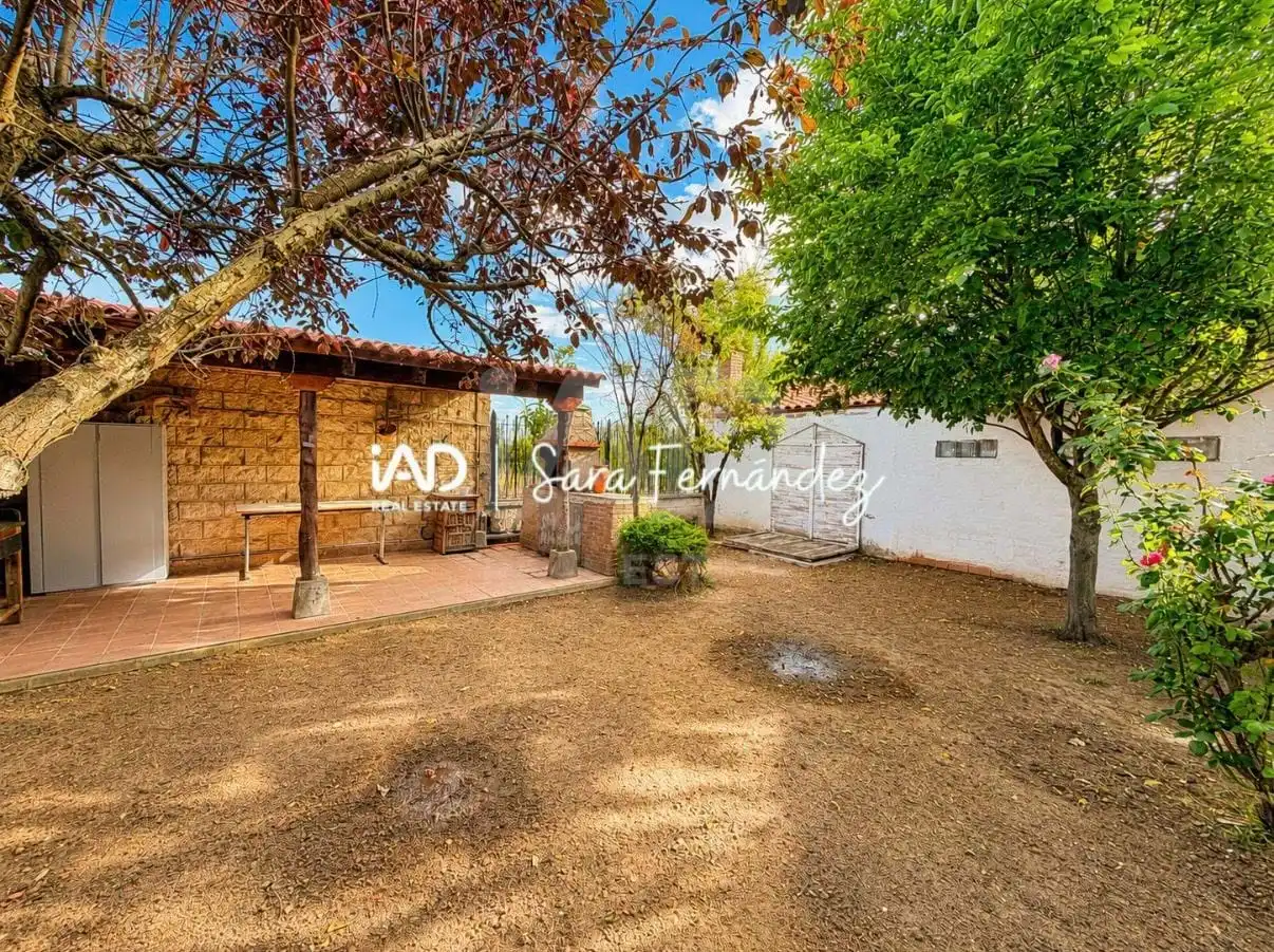Jardí de Casa o xalet en venda en Sariegos amb Calefacció