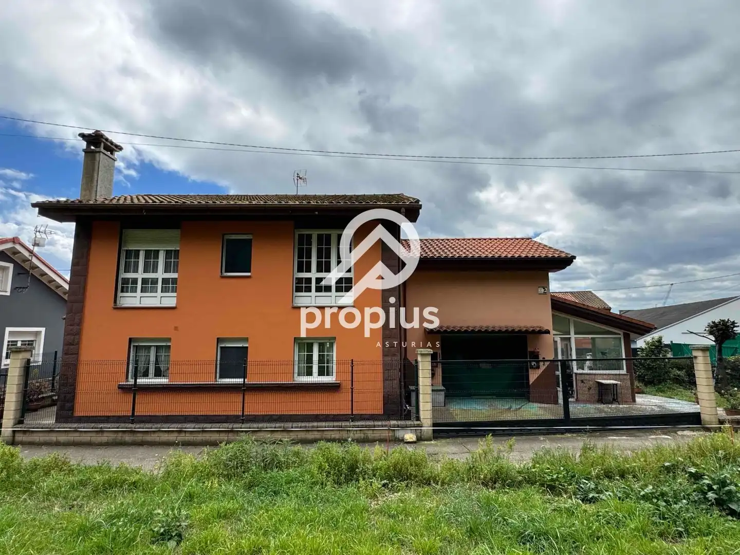 Exterior view of Houses for sale in Avilés  with Heating, Private garden and Parquet flooring