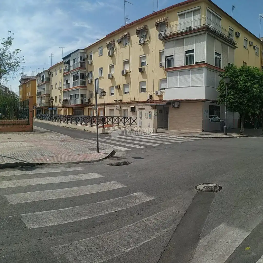 Vista exterior de Pis de lloguer en Sevilla amb Aire condicionat