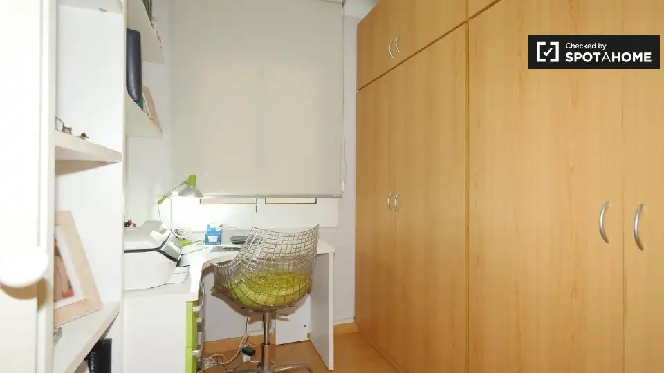 Habitación de Piso para compartir en Barcelona con Aire acondicionado, Calefacción y Amueblado
