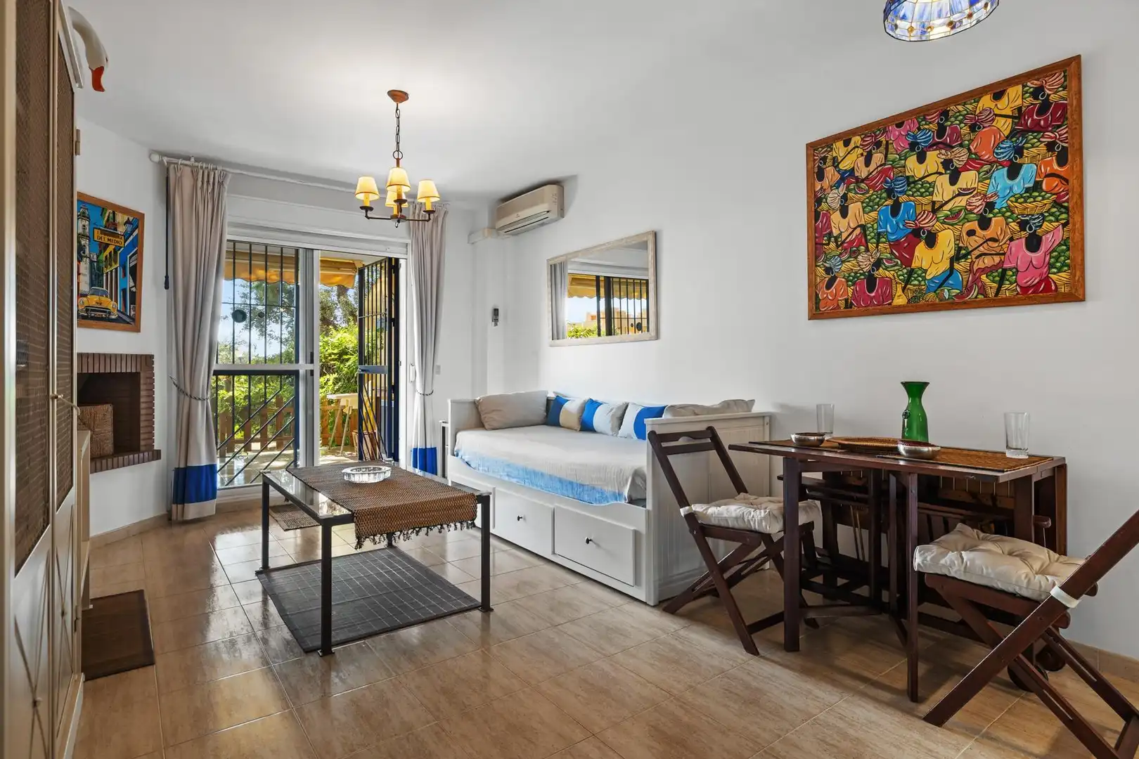 Wohnzimmer von Wohnung zur Miete in Mijas mit Klimaanlage, Heizung und Privatgarten