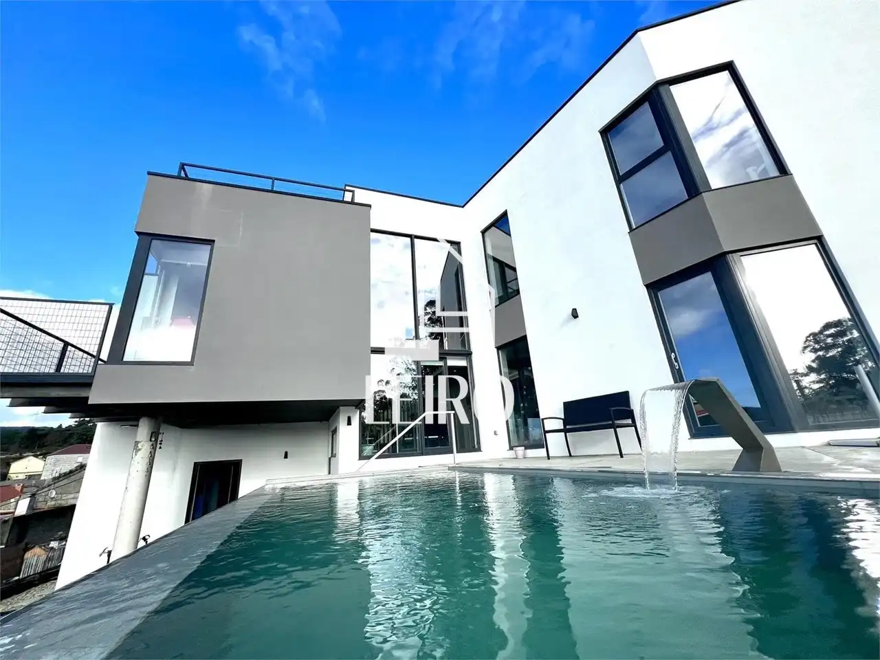 Vista exterior de Casa o xalet en venda en Vilagarcía de Arousa amb Aire condicionat, Jardí privat i Terrassa