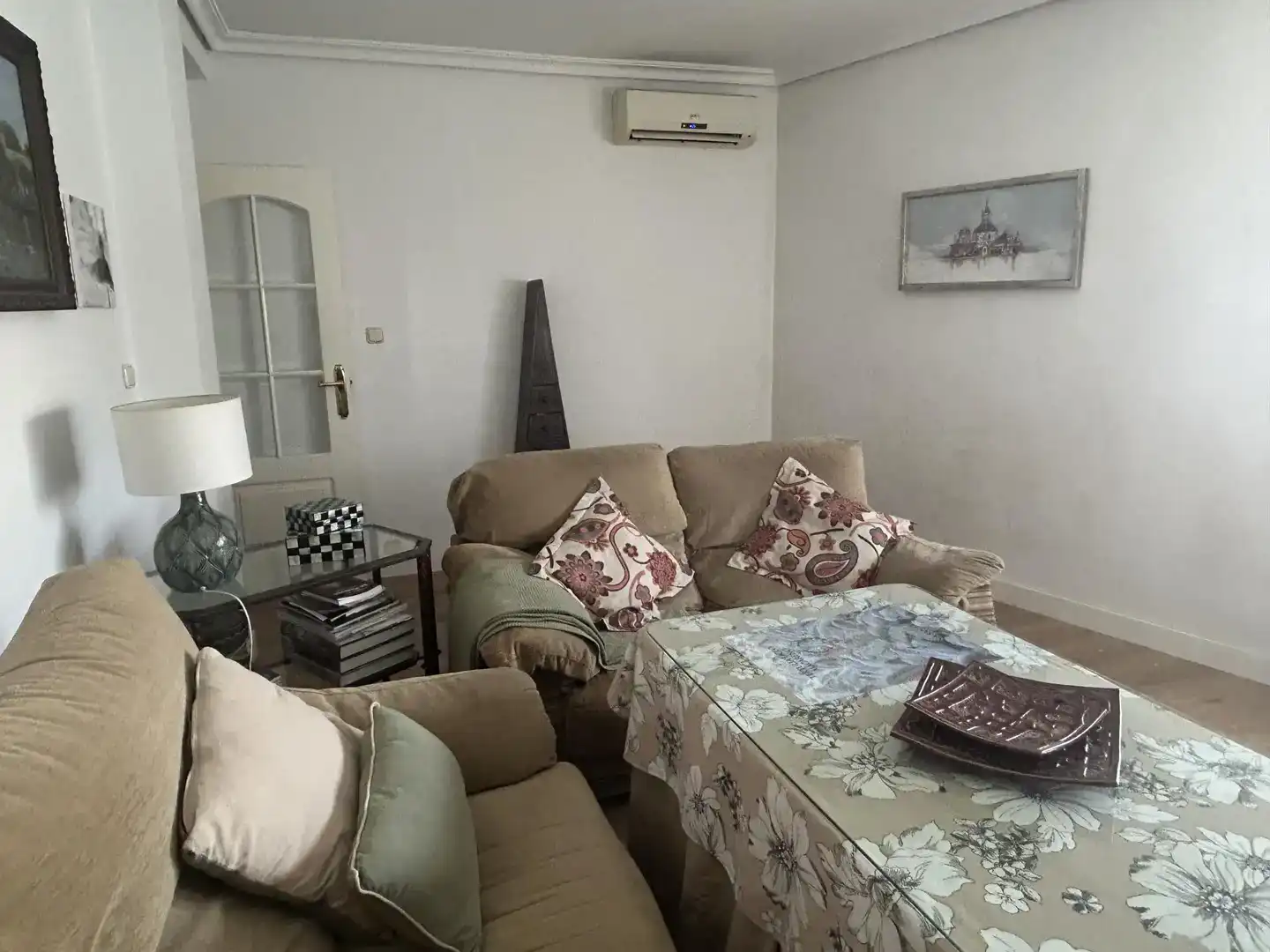 Wohnzimmer von Wohnung zur Miete in  Sevilla Capital mit Klimaanlage