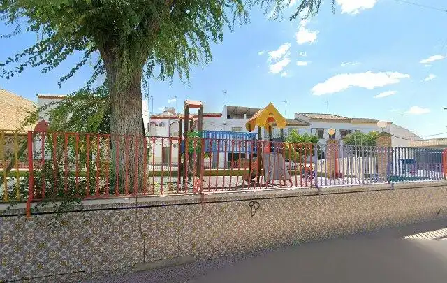 Außenansicht von Einfamilien-Reihenhaus zum Verkauf in Marinaleda