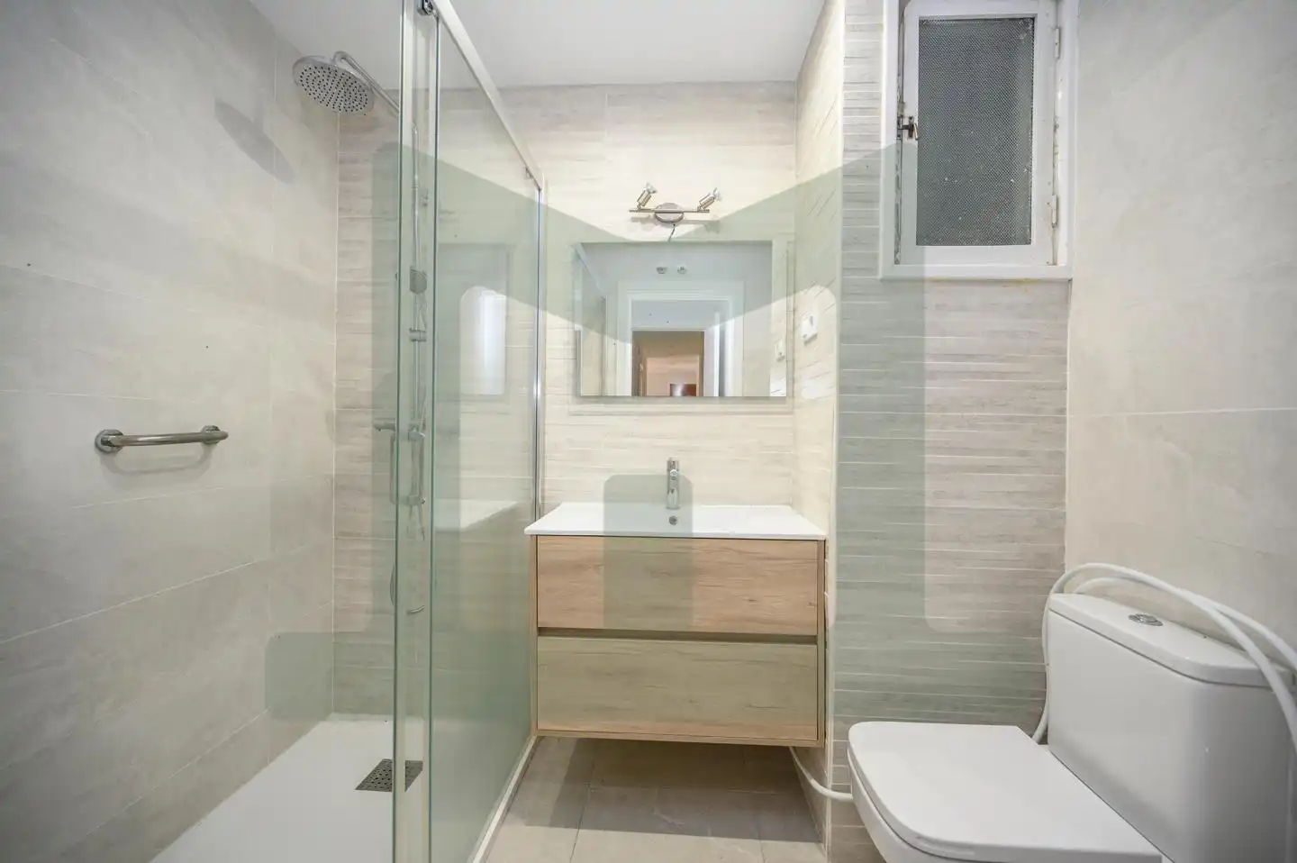 Baño de Piso en venta en Madrid con Calefacción, Parquet y Amueblado