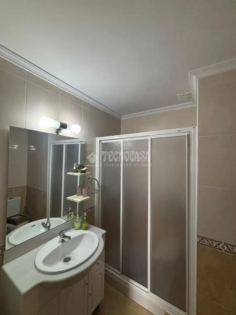 Bathroom of Flat for sale in Sevilla  with Terrace