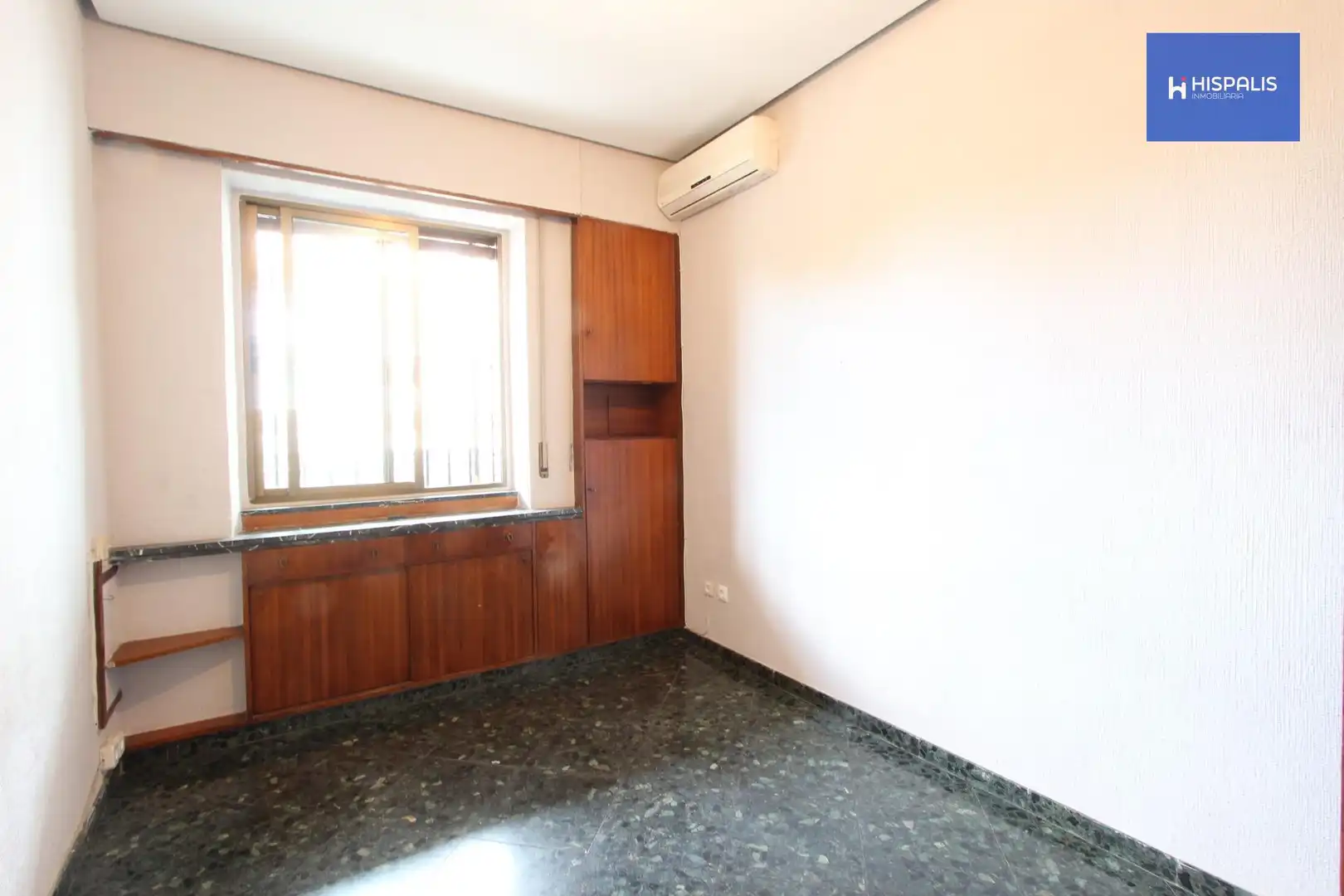 Schlafzimmer von Wohnung zum Verkauf in Sevilla mit Klimaanlage und Terrasse