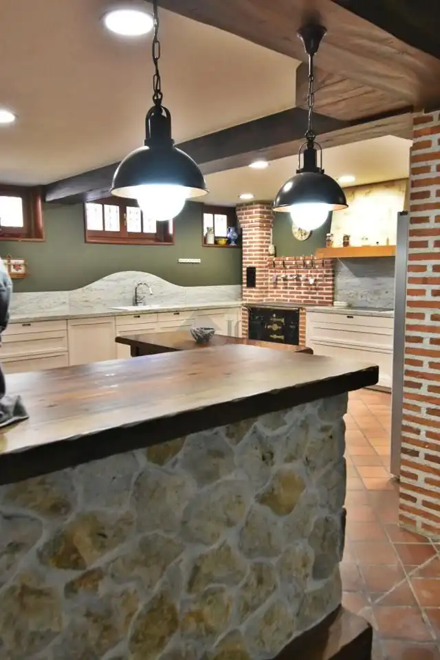 Cuina de Casa o xalet en venda en Íscar amb Calefacció, Parquet i Piscina