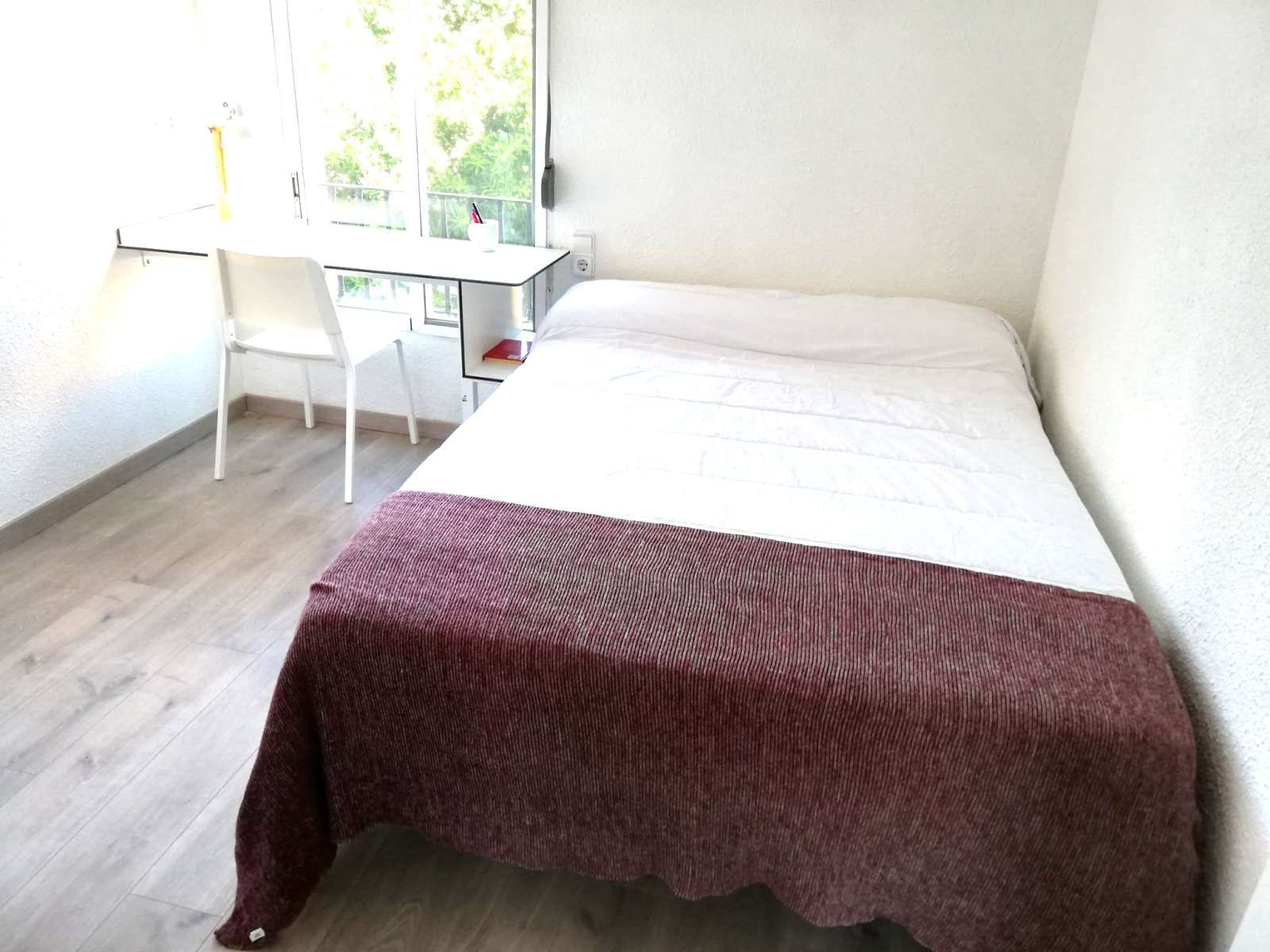 Bedroom of Flat for share in  Valencia Capital  with Air Conditioner, Terrace and Furnished