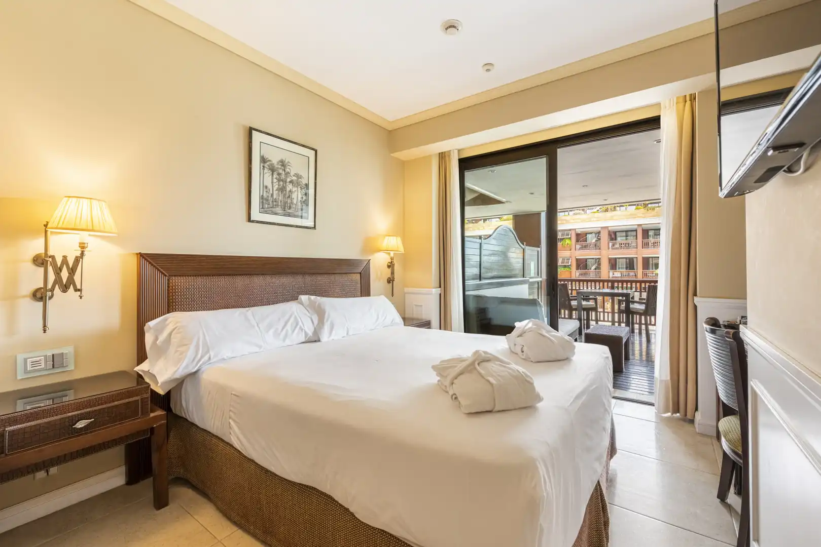 Habitación de Apartamento en venta en Marbella con Terraza, Piscina y Amueblado