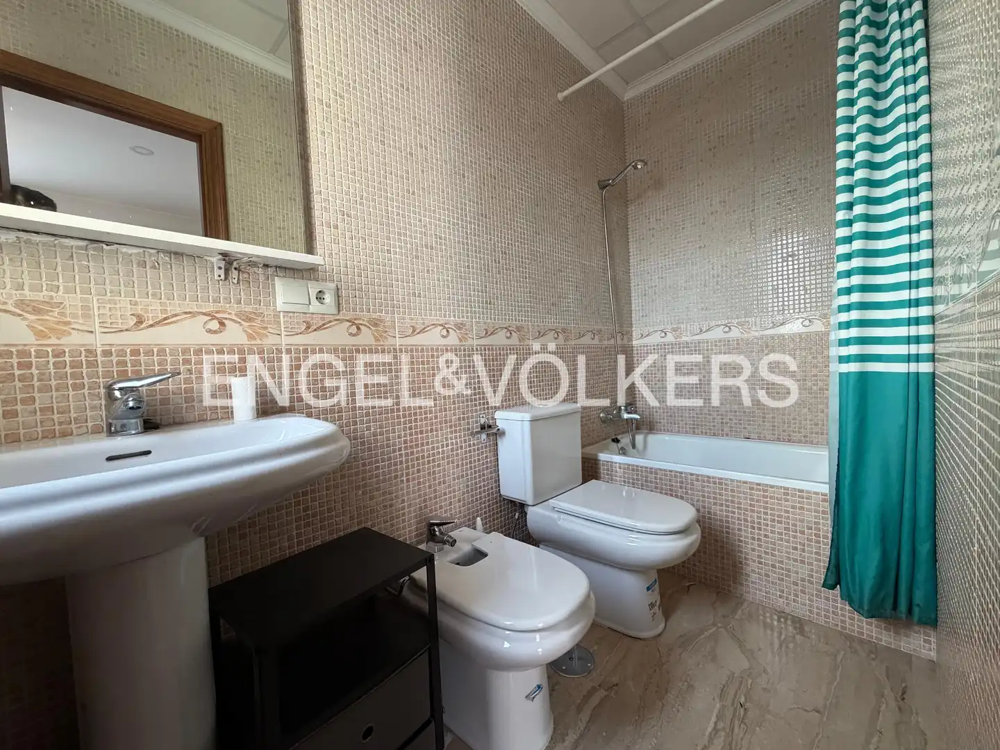 Bathroom of Attic for sale in Sevilla  with Air Conditioner, Heating and Terrace