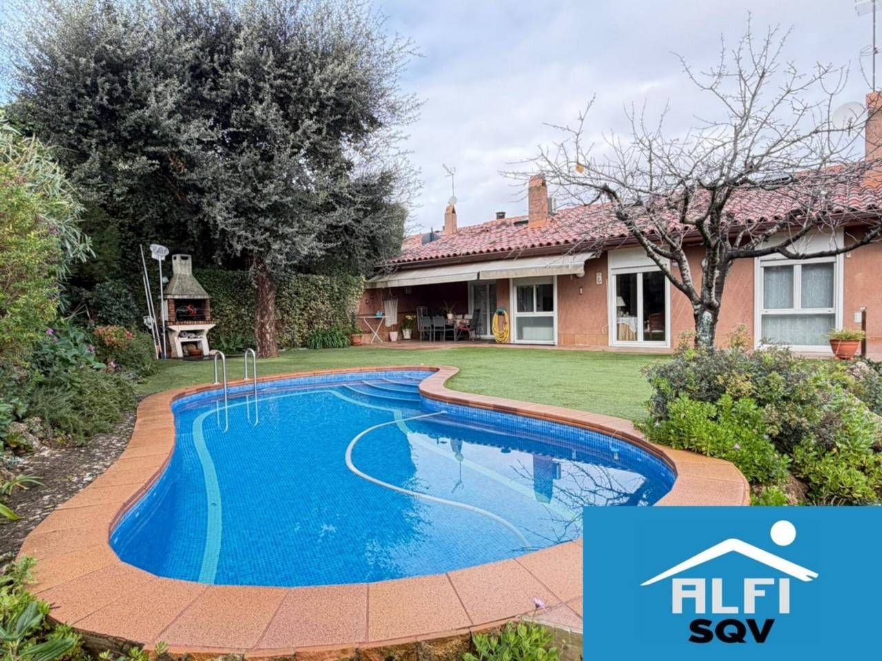 Piscina de Casa o xalet en venda en Sant Quirze del Vallès amb Aire condicionat, Calefacció i Jardí privat