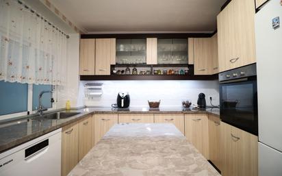 Kitchen of Flat for sale in Sagunto / Sagunt  with Air Conditioner, Heating and Parquet flooring