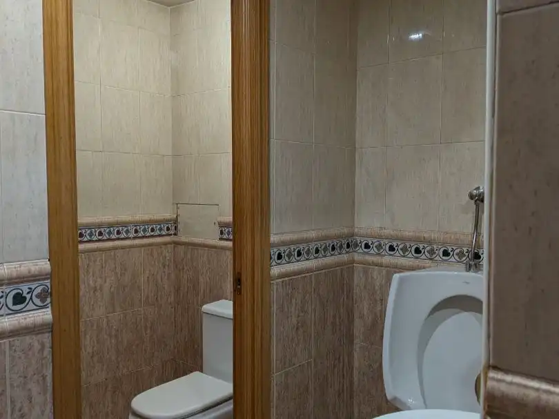 Badezimmer von Geschaftsraum zur Miete in Guadalajara mit Klimaanlage, Heizung und Möbliert
