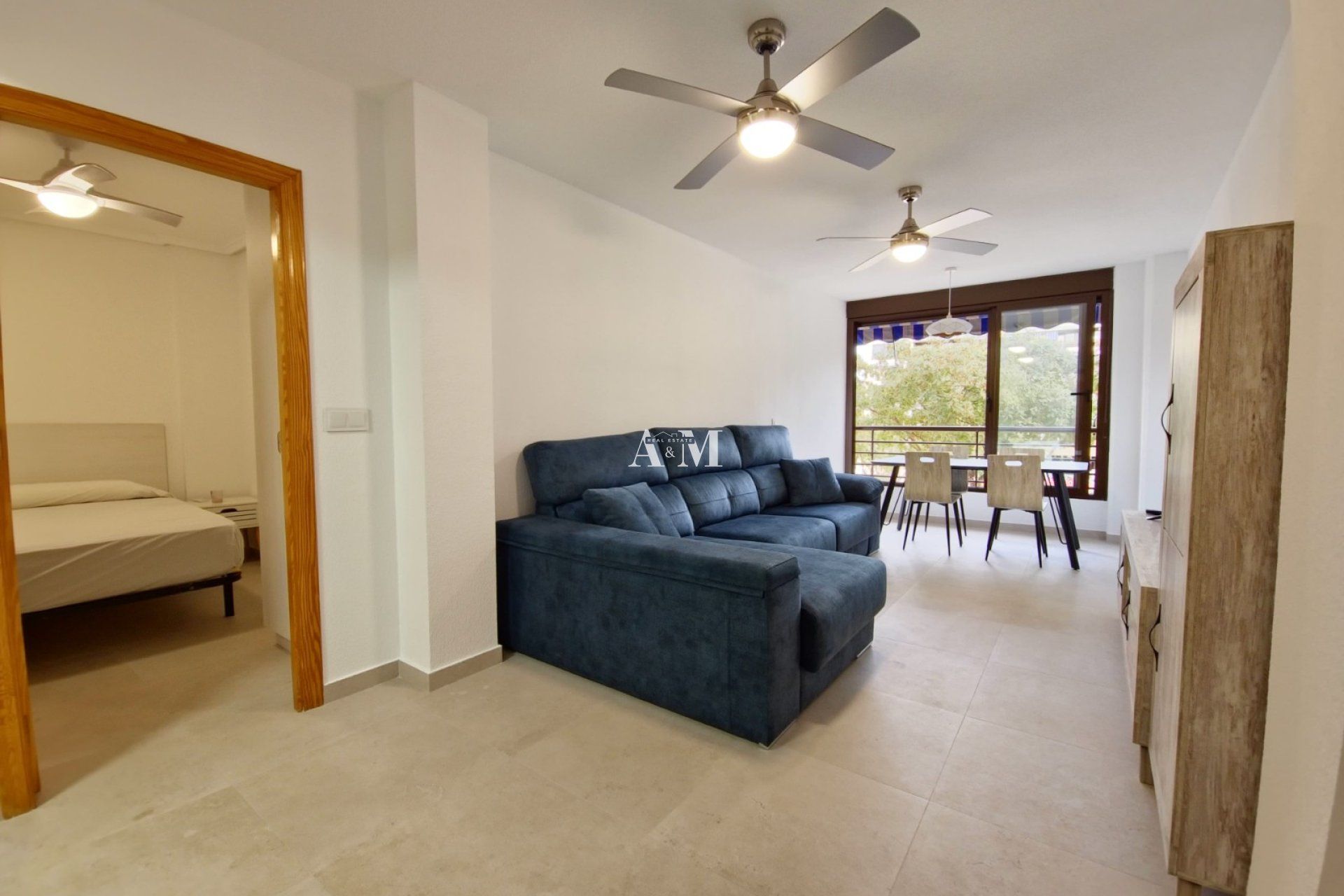 Sala d'estar de Apartament de lloguer en Guardamar del Segura amb Calefacció, Terrassa i Moblat