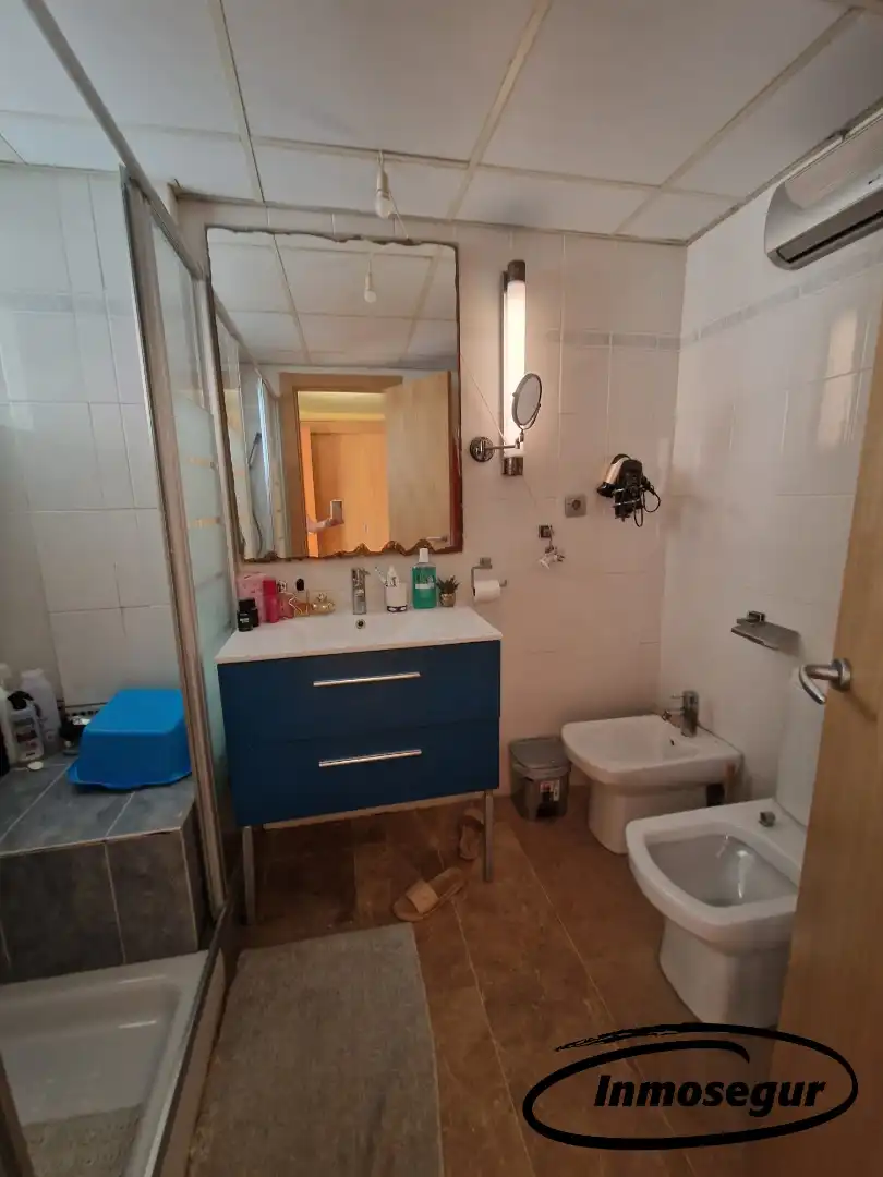 Badezimmer von Wohnungen zum Verkauf in Salou mit Klimaanlage, Heizung und Terrasse