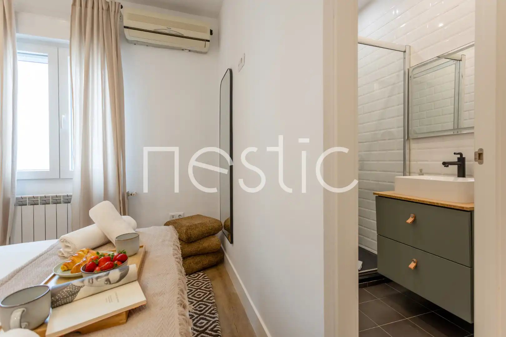 Habitación de Apartamento de alquiler en Madrid con Aire acondicionado, Calefacción y Amueblado
