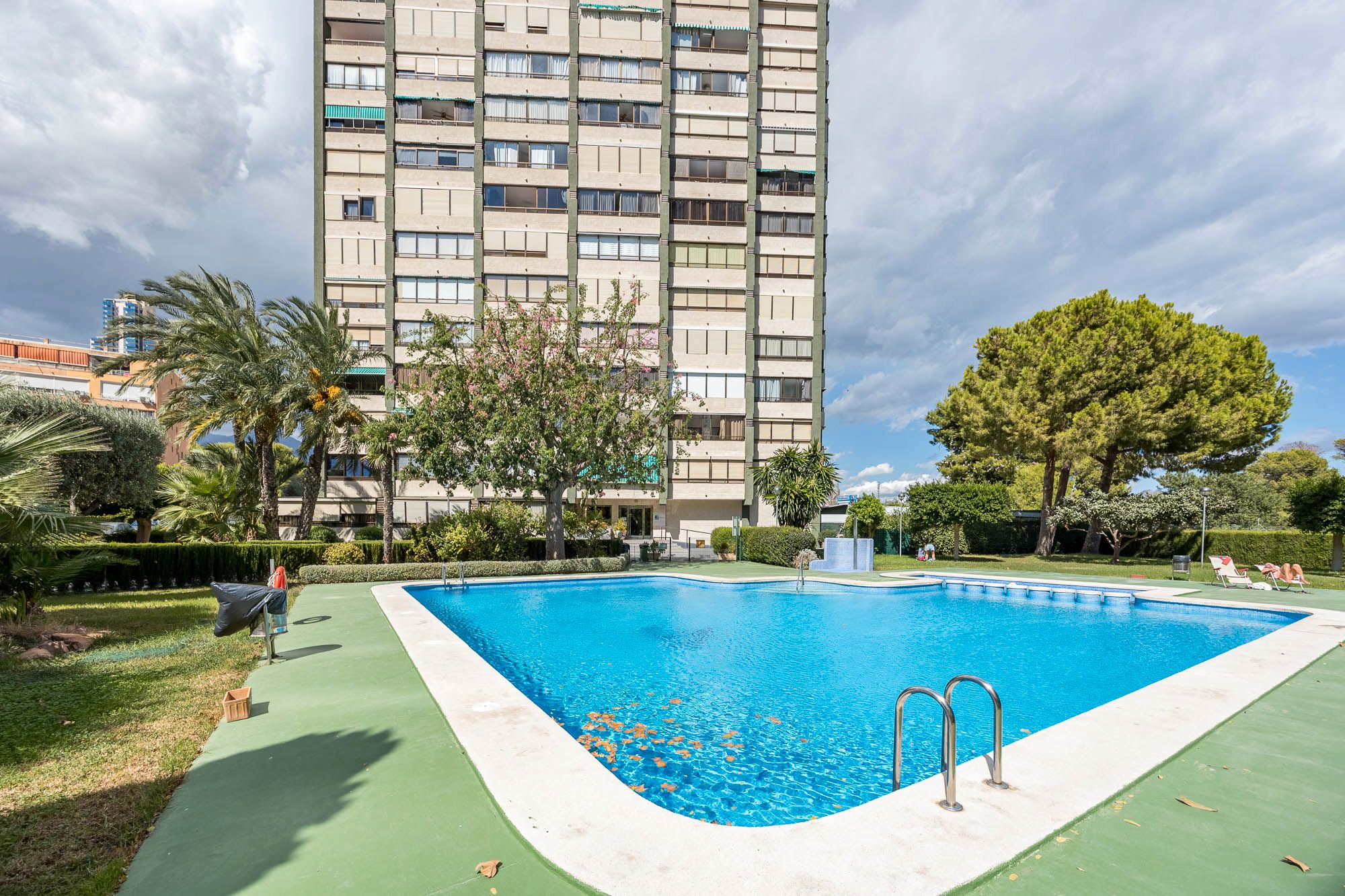 Piscina de Pis en venda en Benidorm amb Piscina, Moblat i Piscina comunitària