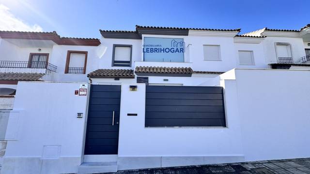 Casa adosada en Venta en Lebrija