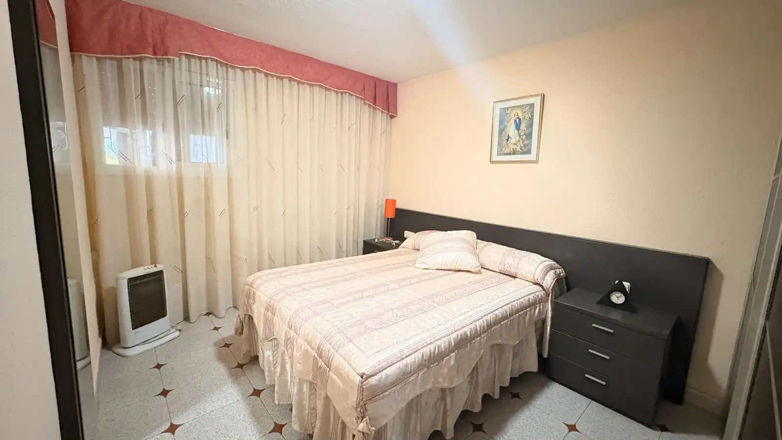 Habitación de Piso en venta en L'Hospitalet de Llobregat con Aire acondicionado, Calefacción y Amueblado