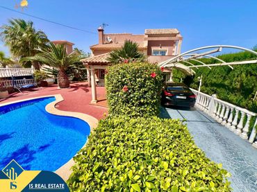 Detached house with pool for sale in Los Balcones - Los Altos