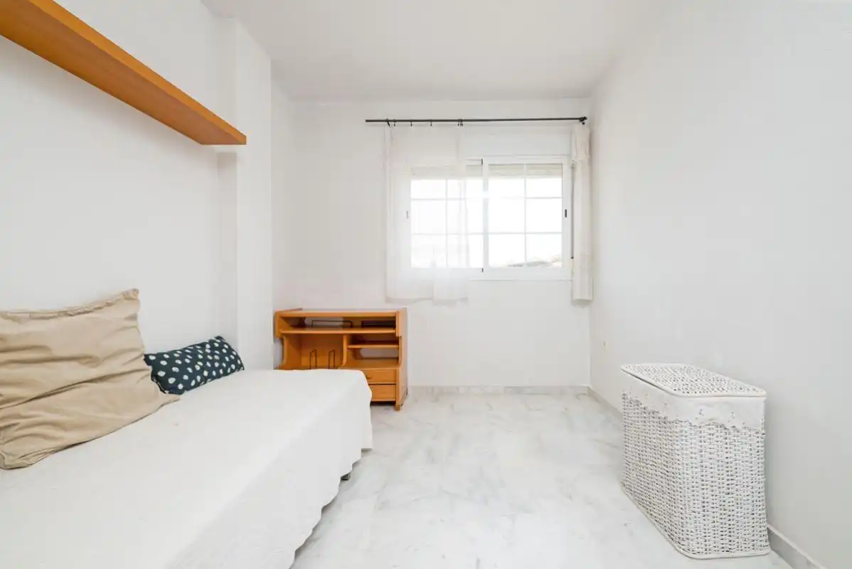 Habitación de Casa adosada en venta en Espartinas con Calefacción y Amueblado