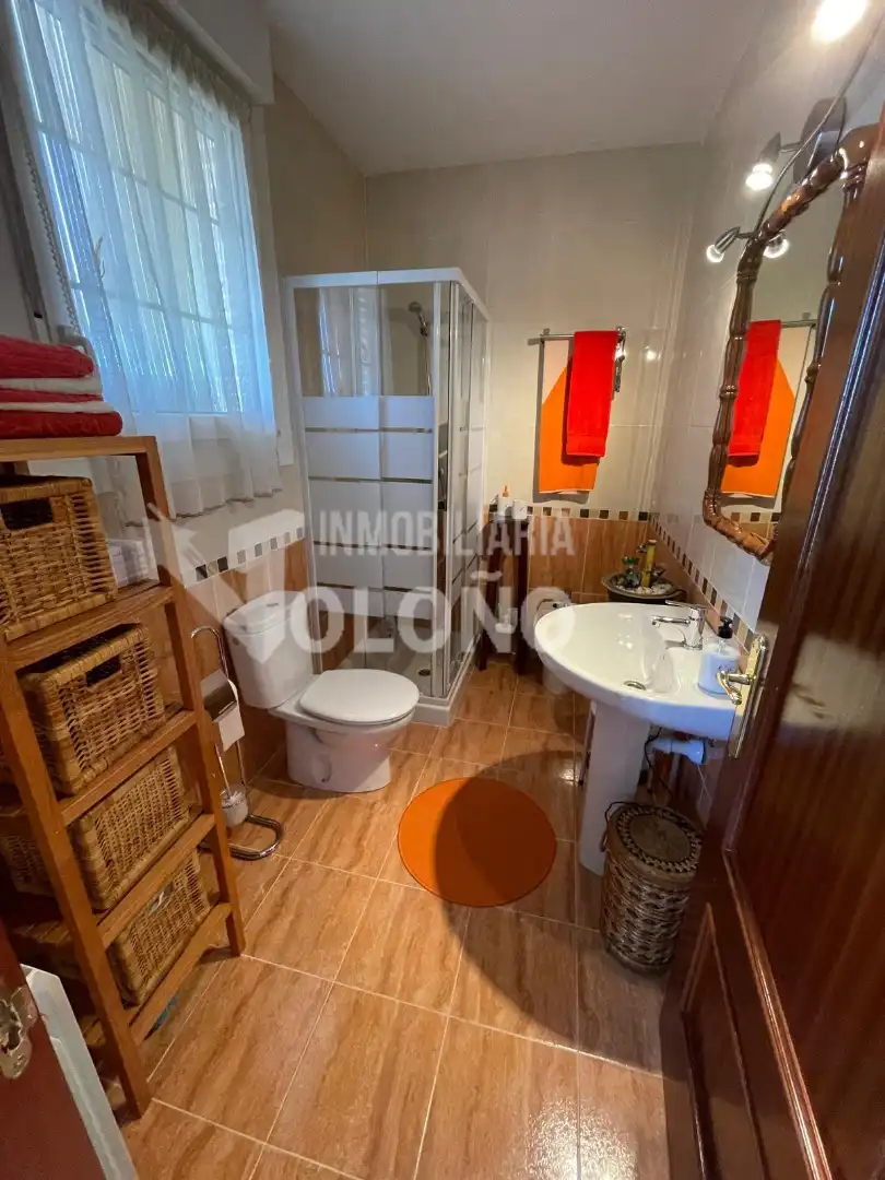 Baño de Dúplex en venta en Castañares de Rioja con Calefacción, Parquet y Terraza