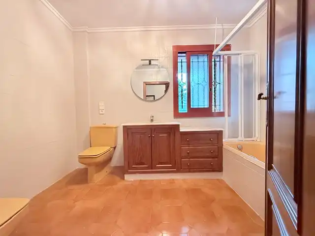 Bany de Casa o xalet en venda en Benicasim / Benicàssim amb Jardí privat, Terrassa i Piscina