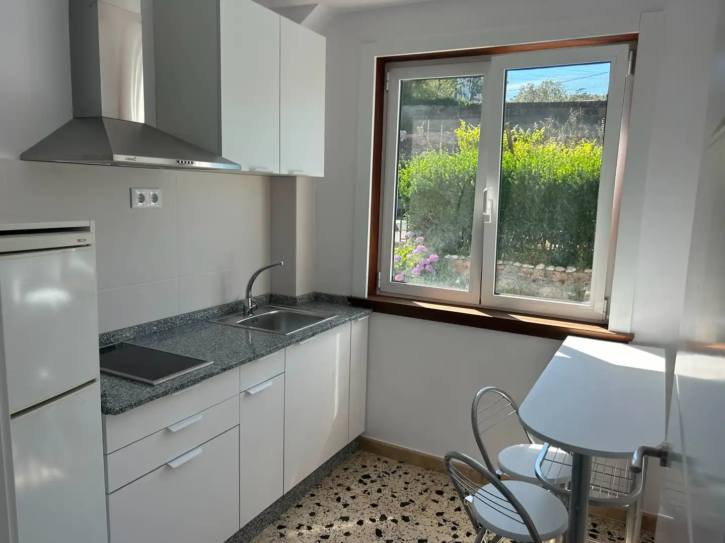 Cuina de Apartament de lloguer en Ribeira amb Terrassa, Moblat i Forn