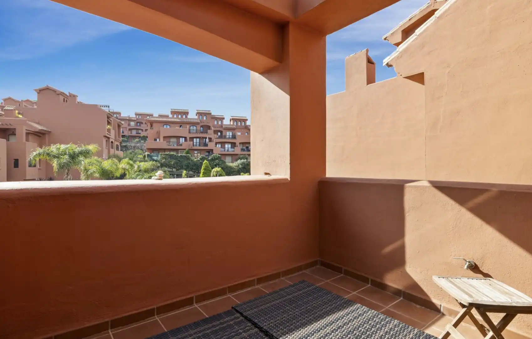 Vista exterior de Dúplex en venda en Estepona amb Aire condicionat, Calefacció i Terrassa