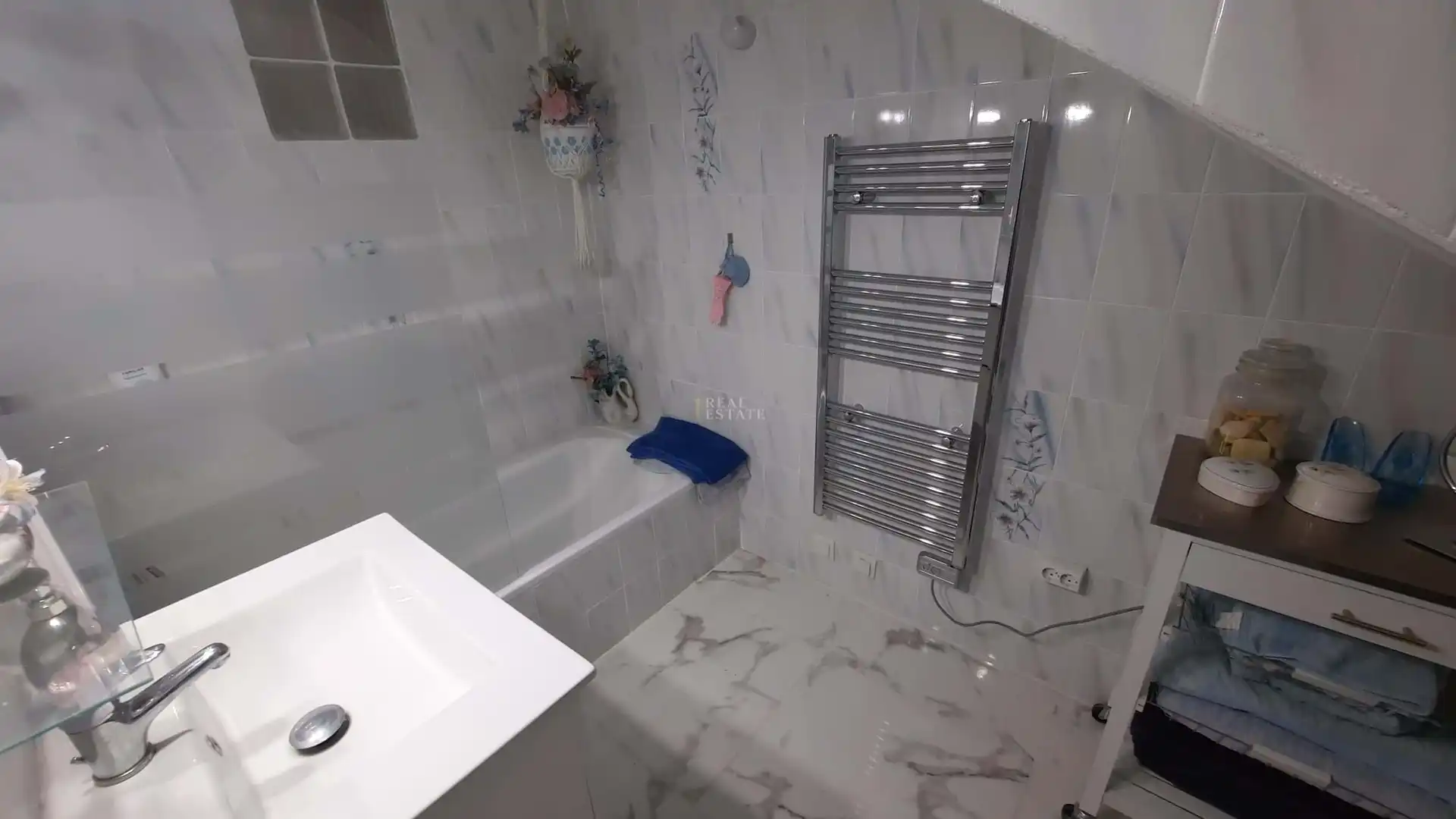 Bathroom of Houses for sale in L'Alfàs del Pi  with Air Conditioner, Heating and Terrace