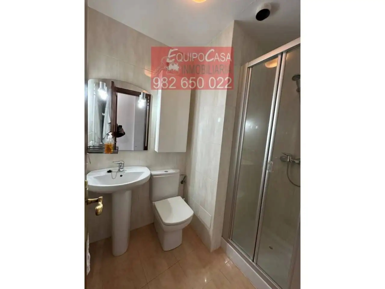 Baño de Casa adosada en venta en Lugo con Calefacción, Parquet y Amueblado