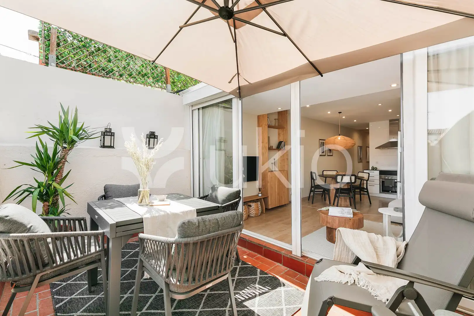 Apartamento con terraza en alquiler en Carrer del Comte Borrell
