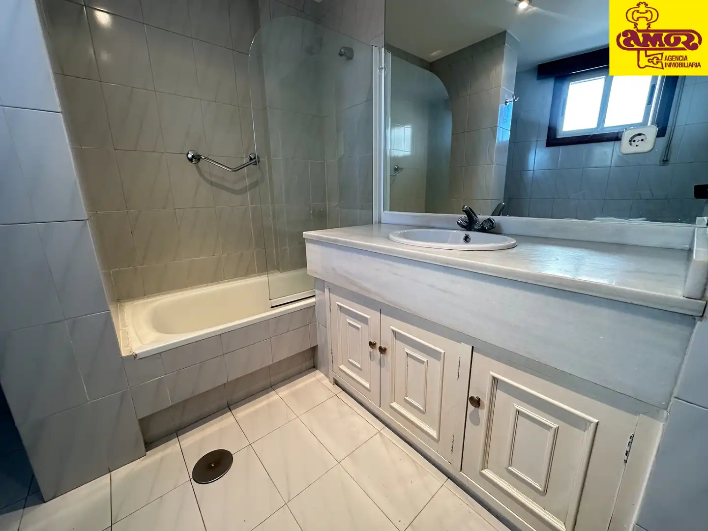 Baño de Piso en venta en Santiago de Compostela  con Calefacción, Terraza y Trastero