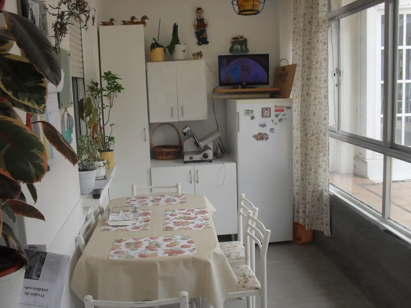 Cuina de Casa o xalet en venda en Vigo  amb Jardí privat, Terrassa i Traster